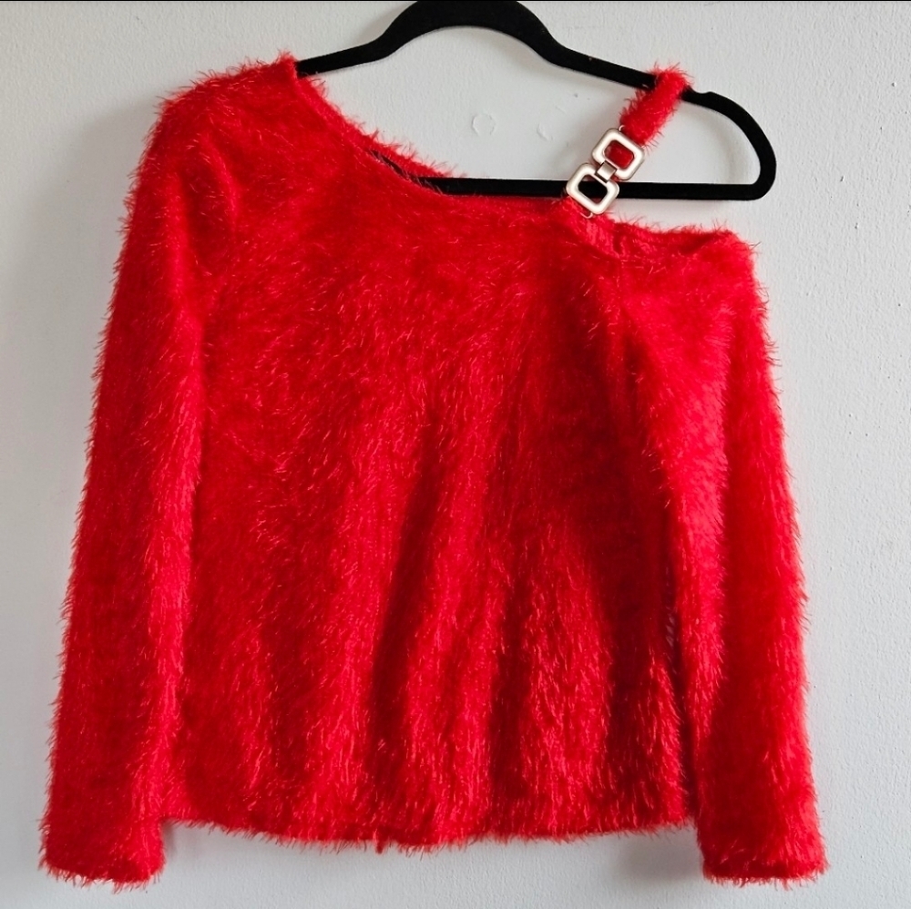 CHICME CHAIN DECOR COLD SHOULDER FUZZY RED SWEATER SIZE MEDIUM